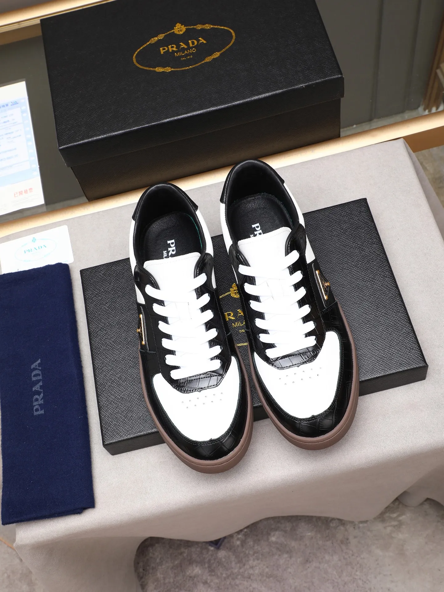 Men's shoes💰420💰 Brand: PRADA (Prada) Standard code: Men's code 38–44 (45 can be customized) Material: Original cowhide, breathable sheep lining Special outsole Style category: Men's fashionable casual sneakers Low-key luxury! Color: actual picture color
